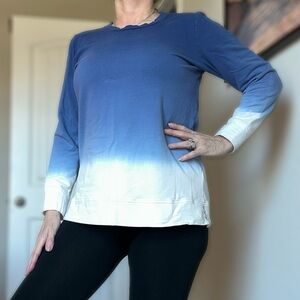 D&Co. Blue and White Ombre Women's Top - XS